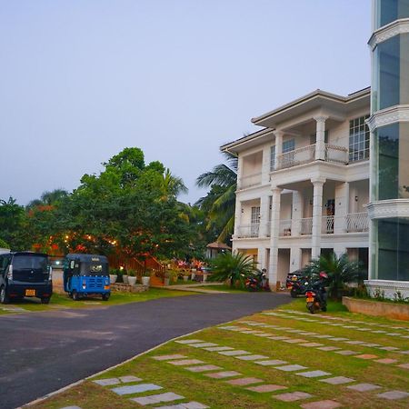 White Land City Hotel ダンブッラ エクステリア 写真